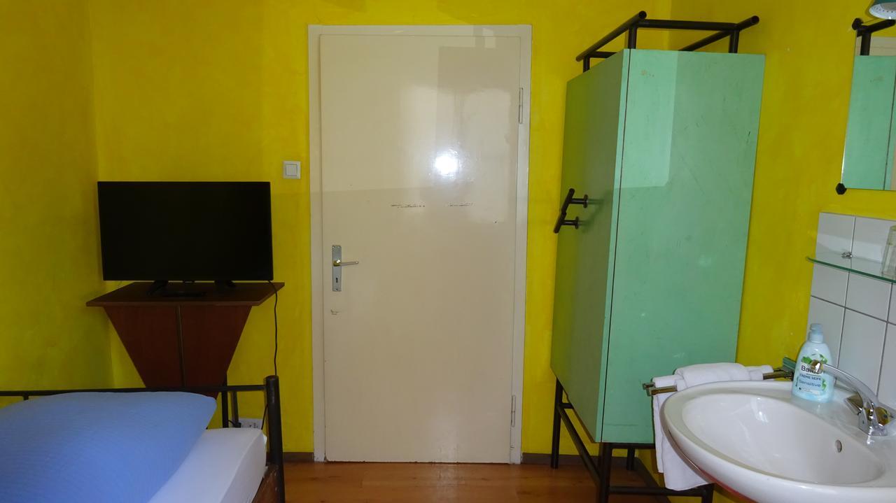 Hostel El Bocado Friedrichshafen Ngoại thất bức ảnh